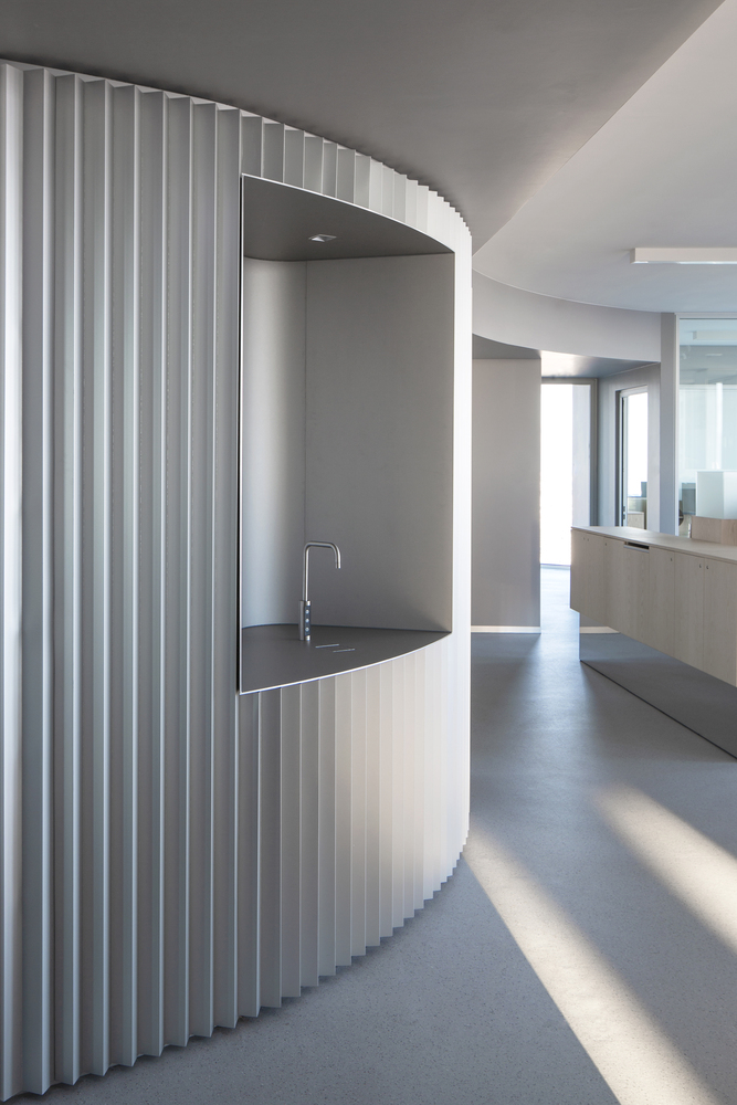 раковина Signa Sports United High‑Rise Tower