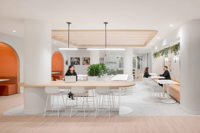 разные рабочие зоны L'Oréal Canada