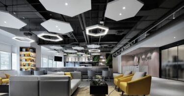 серые диванчики и желтые кресла China Merchants Senlan Meihuan · Chuangku Co-working Space