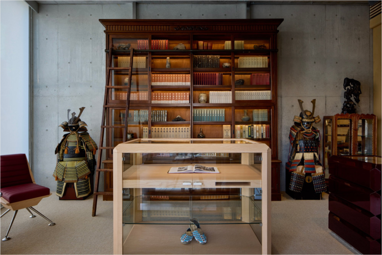 шкаф и витрина Jacques Marie Mage Store