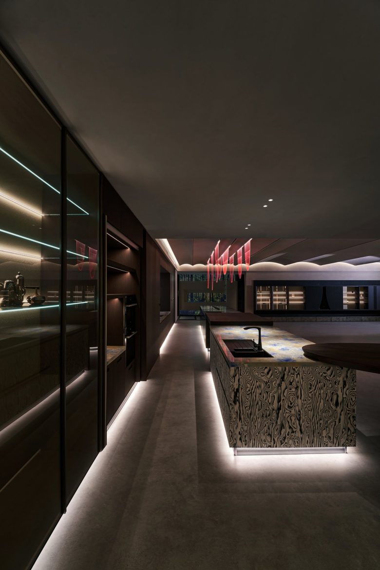 шкаф со стеклянными дверками Sammys Nouvelle France Hall