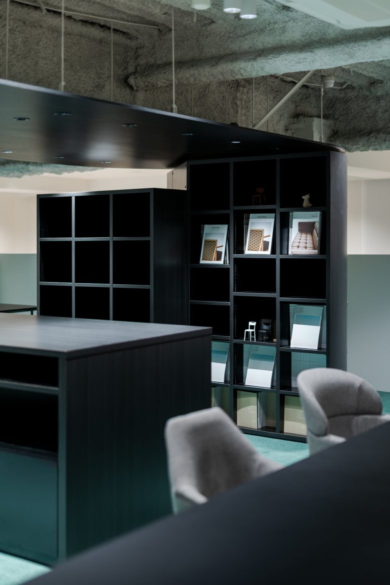 шкафы для документов Adal Creative Place в Осаке