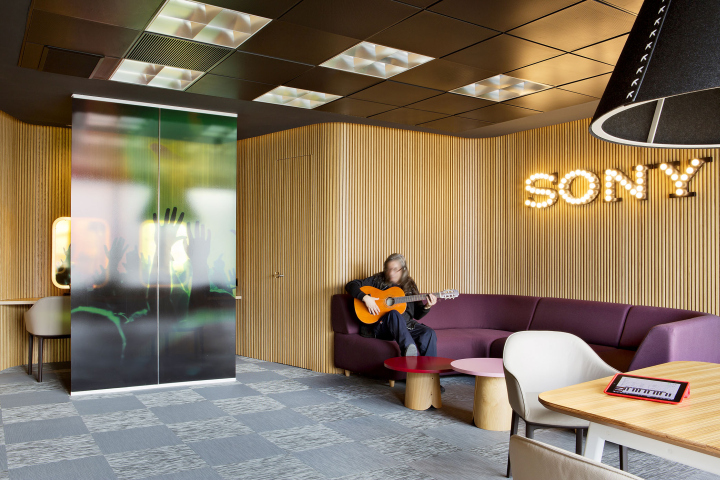 Дизайн интерьера офиса Sony Music HQ в Испании