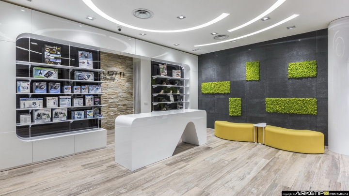Современный дизайн для  аптеки: интерьер с зеленью