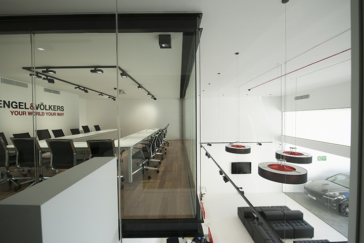 Современный стиль в интерьере офиса Engel&Volkers Sara Grech Centr