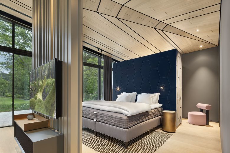 спальня ALEA RESORT POOL SUITE