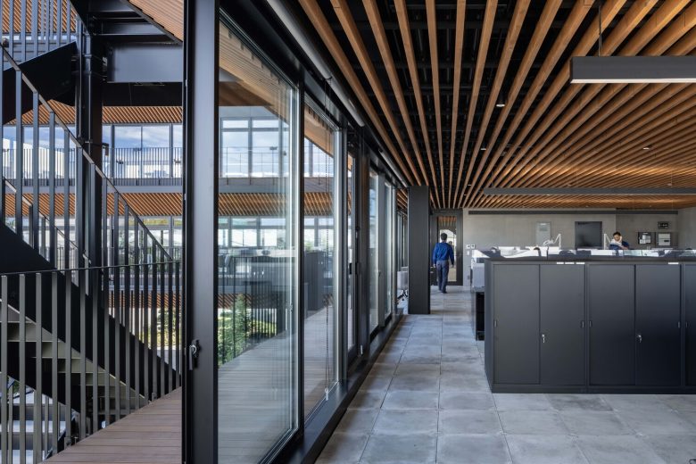 стеклянная перегородка рабочего пространства Juzen Chemical Corporation