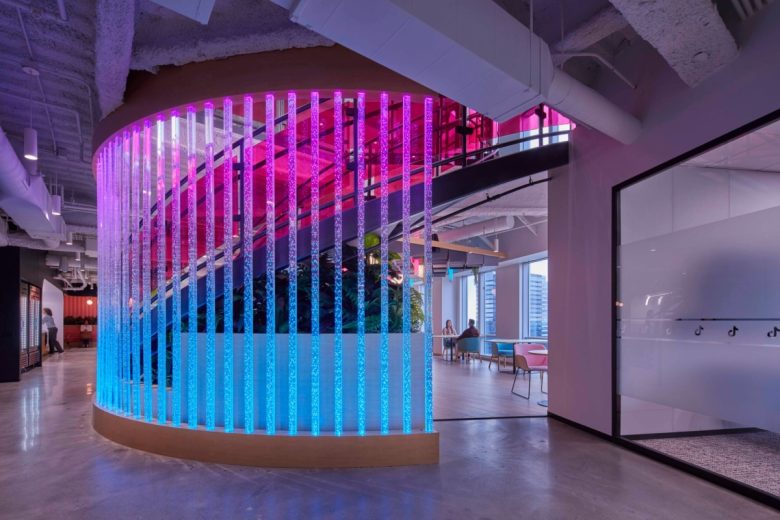 стеклянная перегородка цветная TikTok USDS Offices