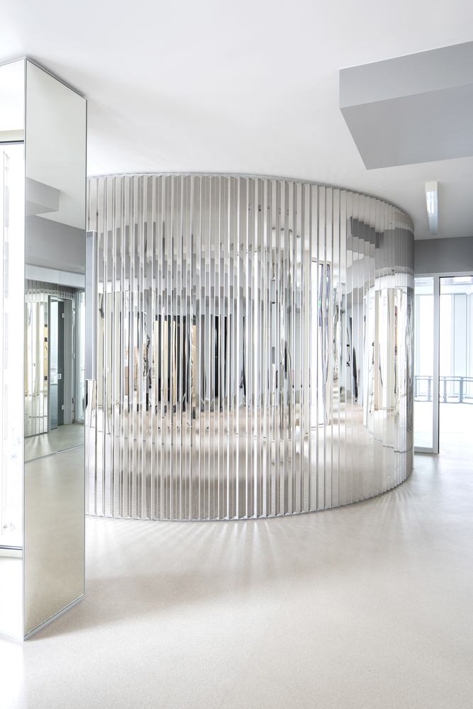 стеклянная ребристая перегородка Signa Sports United High‑Rise Tower