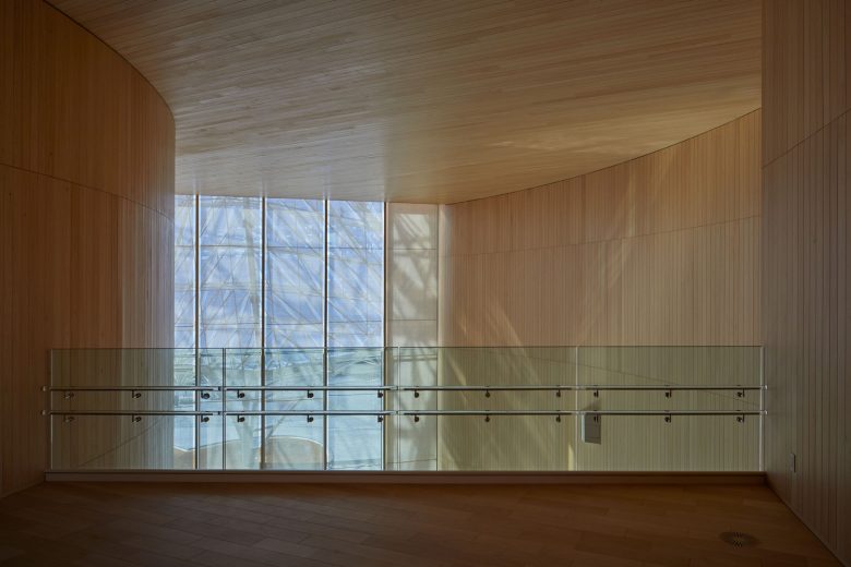 стеклянные перила Healthcare Pavilion Nest for Reborn at Osaka Expo 2025