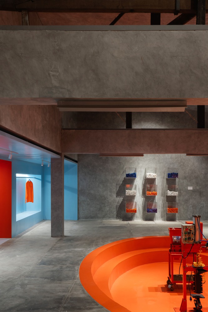 стеклянные ящики на стене Space Available Jakarta Community Center