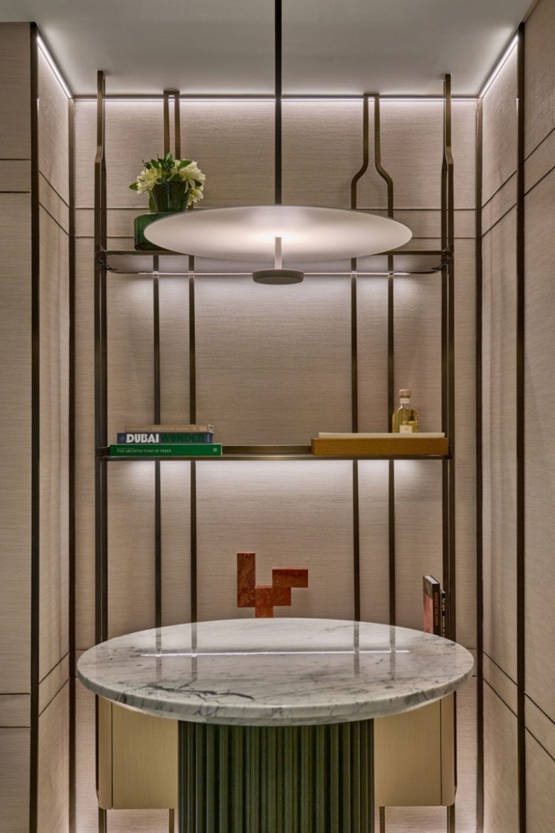 стеллаж с полками One Za’abeel Offices