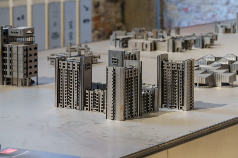 стол с экспонатами North Macedonia Pavilion 2025