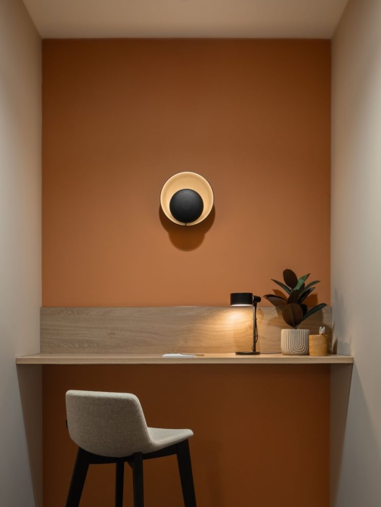 стол вдоль стены Orega Broad Gate Offices