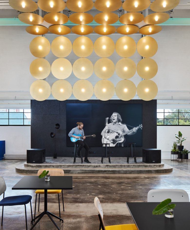 сцена Confidential Technology Company Offices