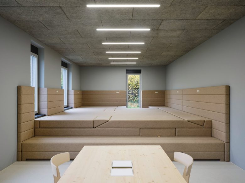 сцена подиум Pradtke office