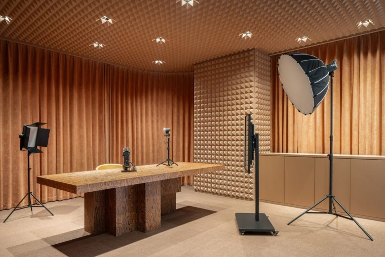 студия Max Show Office