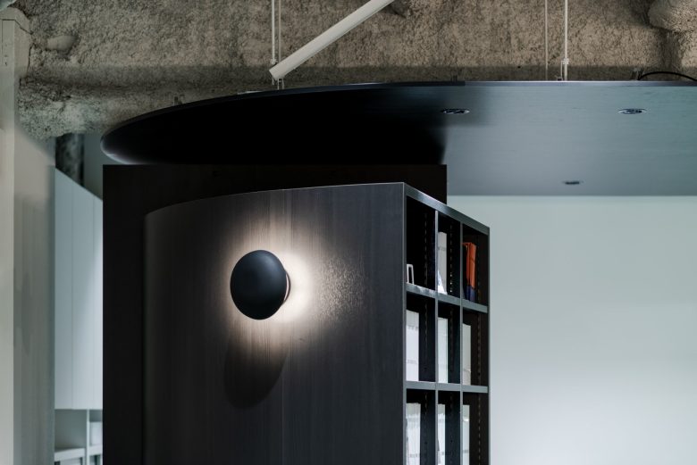 светильник на шкафу Adal Creative Place в Осаке