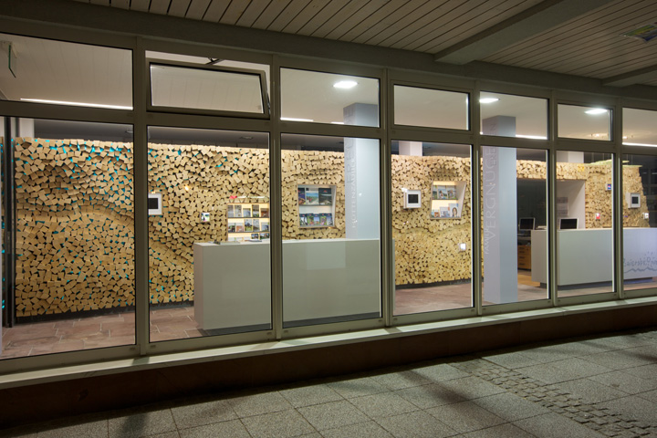 Информационный зал для туристов от PARTNERUNDPARTNER architekten, Baiersbronn, Germany