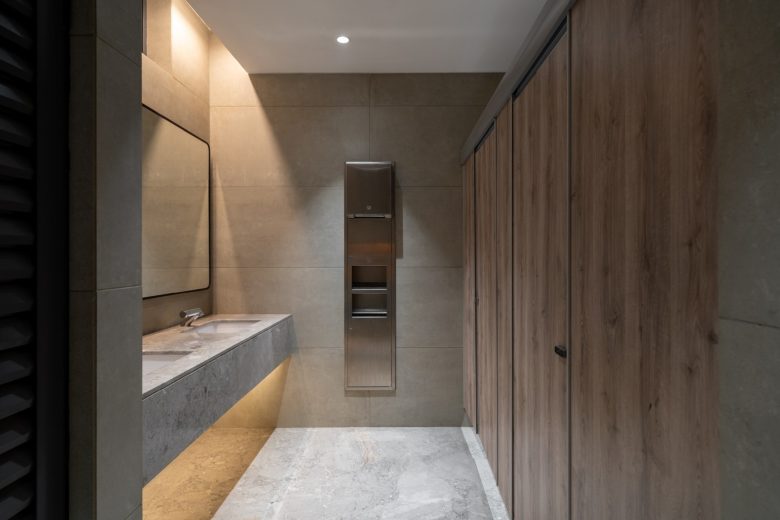 туалетная комната FYBROS в Дели