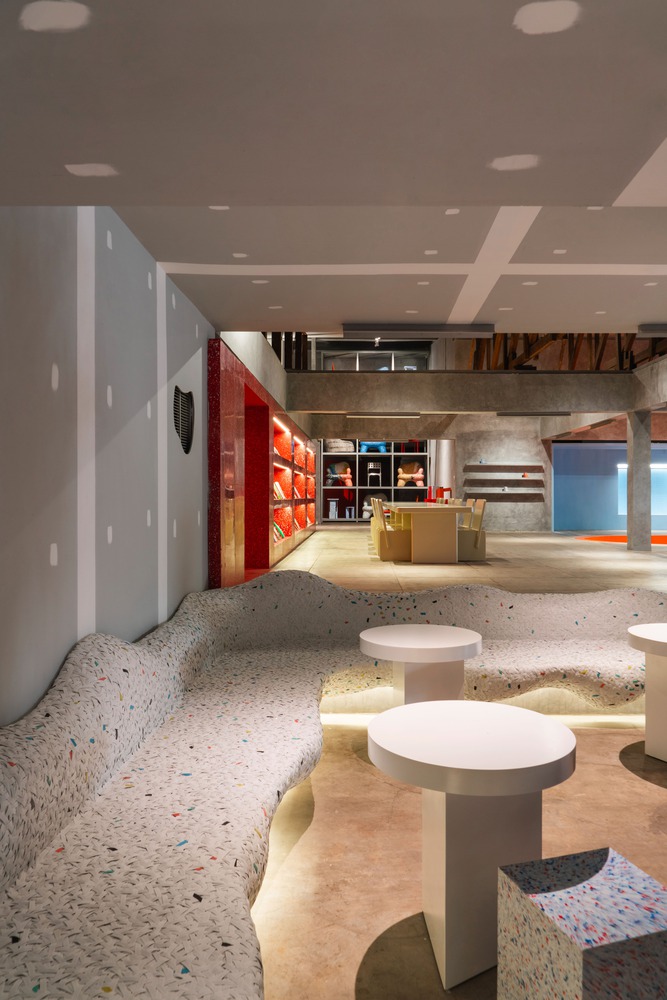 угловой фигурный диван Space Available Jakarta Community Center