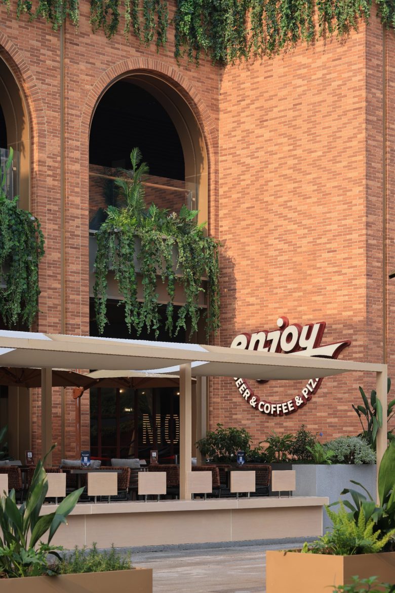 уличное кафе City of Inspiration