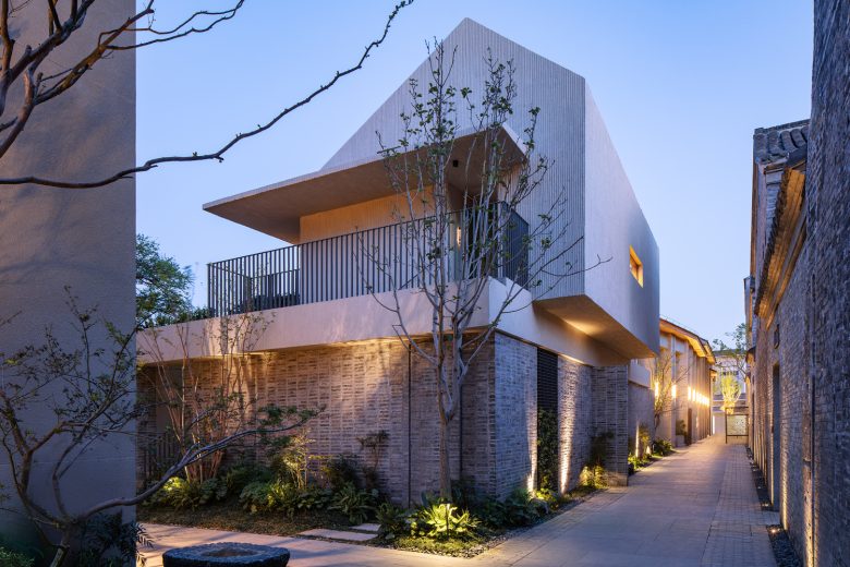 улица у здания Jiangnan House