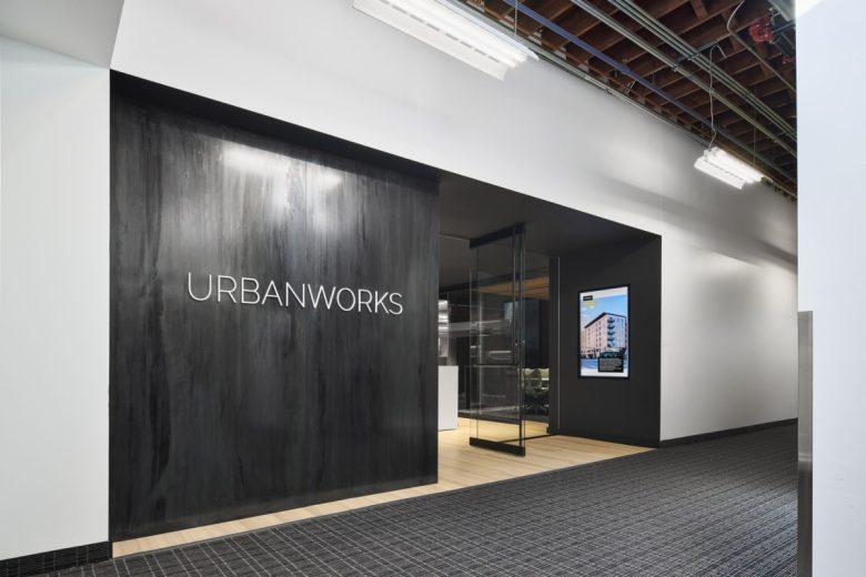 вход в офис UrbanWorks Architecture Offices