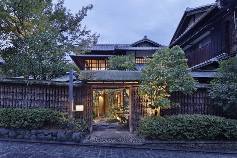 вход в отель с улицы Hotel VMG Villa Kyoto