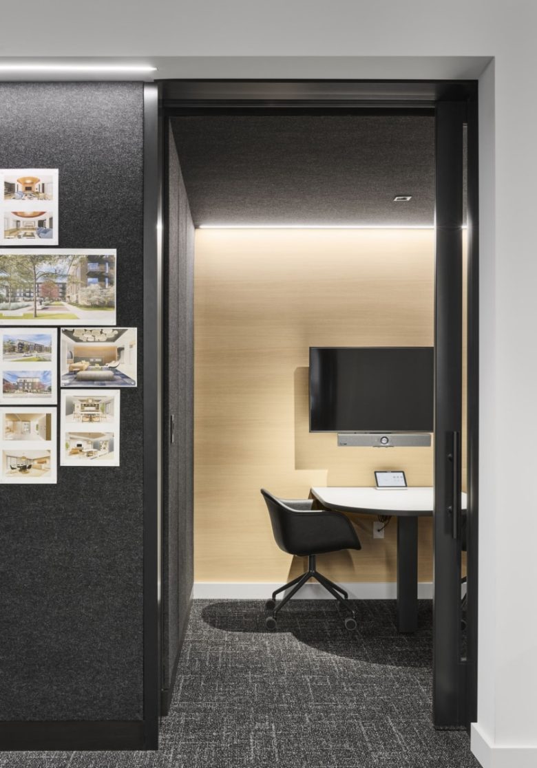 вход в рабочий кабинет UrbanWorks Architecture Offices