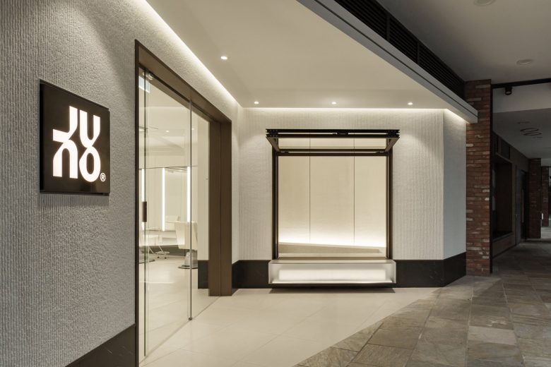 вход в салон Junohair