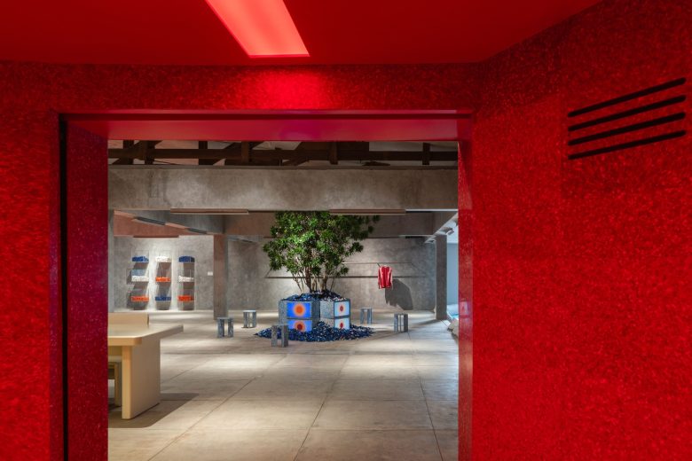 вход в зал Space Available Jakarta Community Center