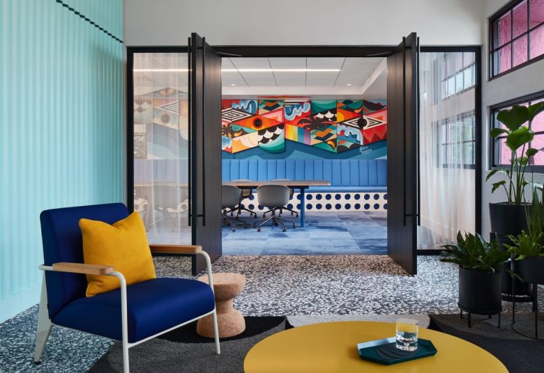 вход в зал совещаний Confidential Technology Company Offices