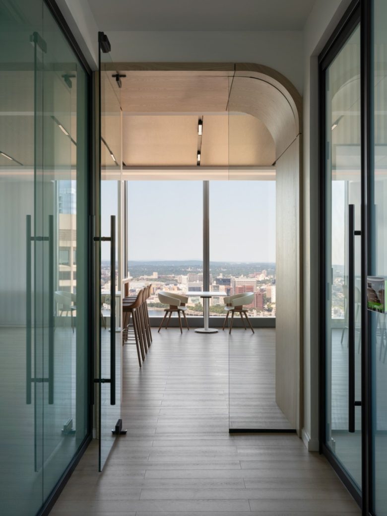 вход в зону отдыха Management Consulting Firm Offices