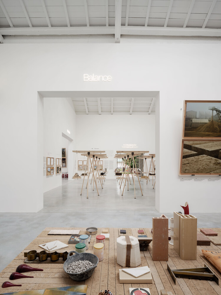 вход во второй зал Spanish Pavilion 2025