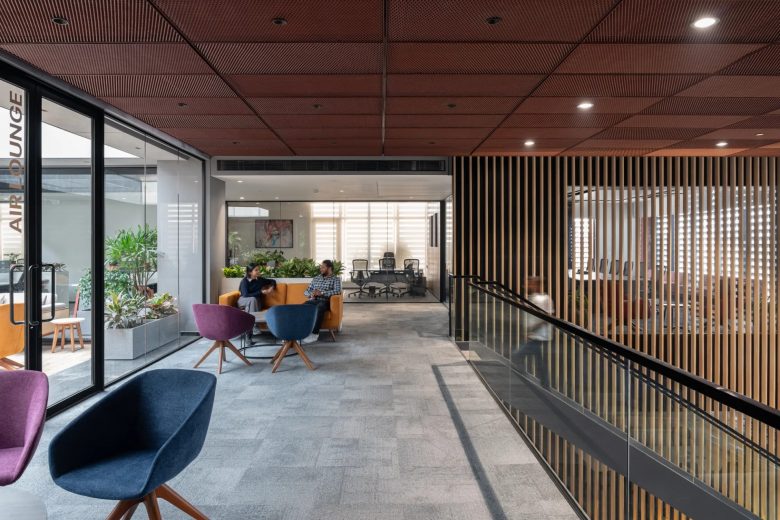 входная группа у лестницы FYBROS в Дели