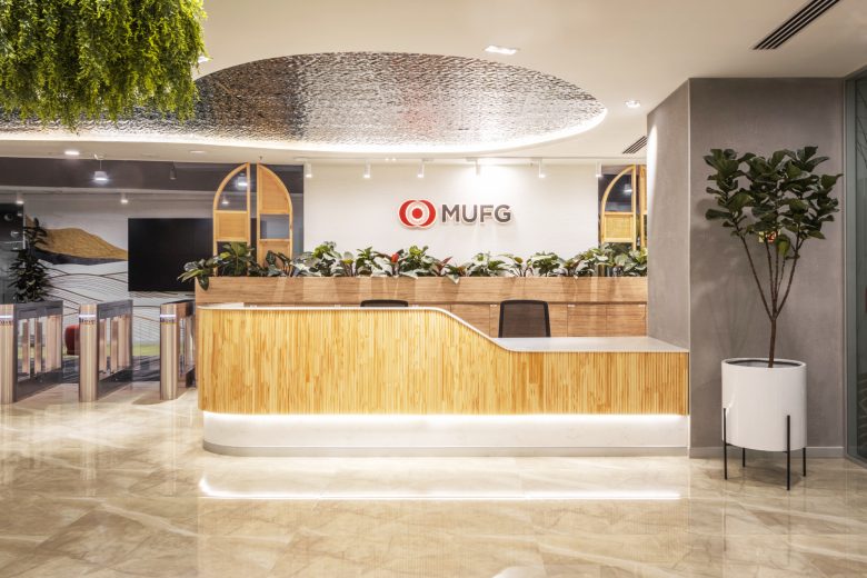 входная зона ресепшн Mitsubishi UFJ Financial Group