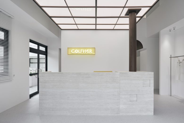 входная зона ресепшн Traces of Light