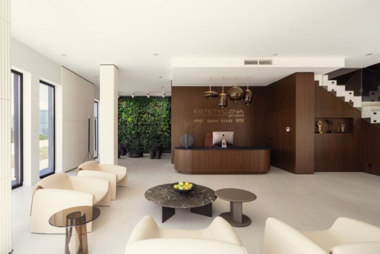 входная зона ресепшн Artup Interiors