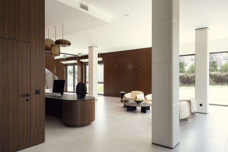 входная зона ресепшн Artup Interiors