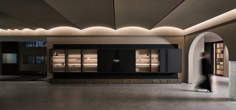 вид издалека на шкафы Sammys Nouvelle France Hall