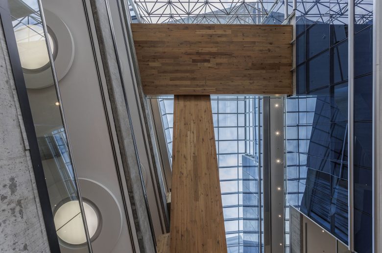 вид лестницы снизу Supermayorista Vital