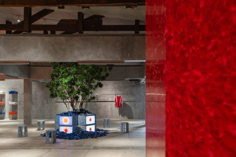 вид на дерево издалека Space Available Jakarta Community Center