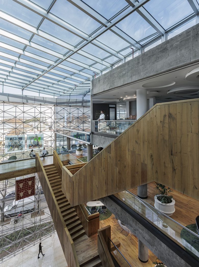 вид на второй и третий этаж Supermayorista Vital