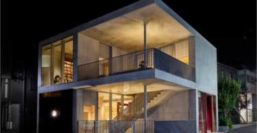 вид на здание с улицы Jacques Marie Mage Store