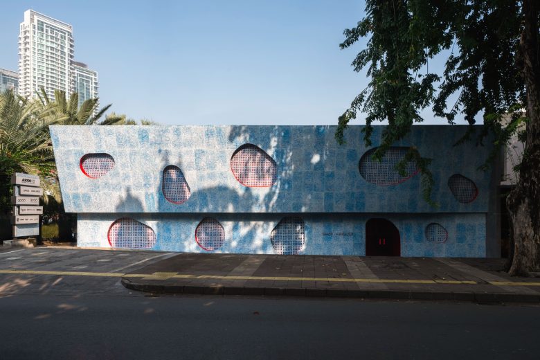 вид на здание со стороны Space Available Jakarta Community Center