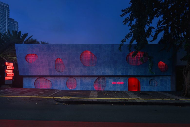 вид на здание в вечернее время Space Available Jakarta Community Center