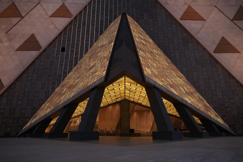 вид с улицы Grand Egyptian Museum