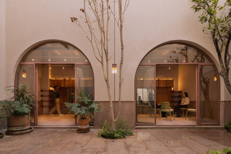 вид с улицы на LGBTQ+ Community Center Casa de Rubén