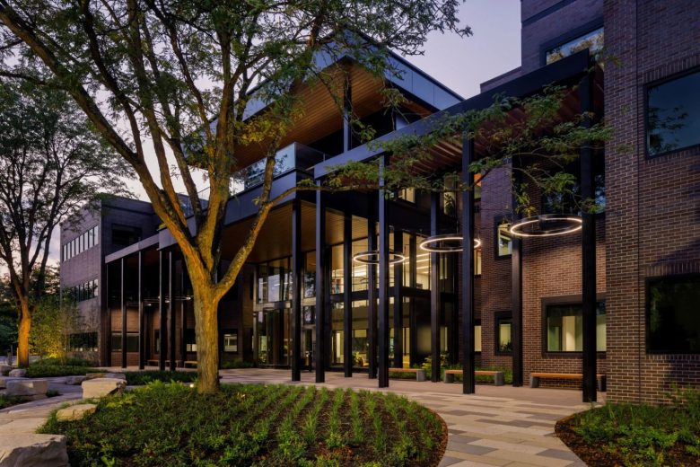 вид с улицы компании Sarnova